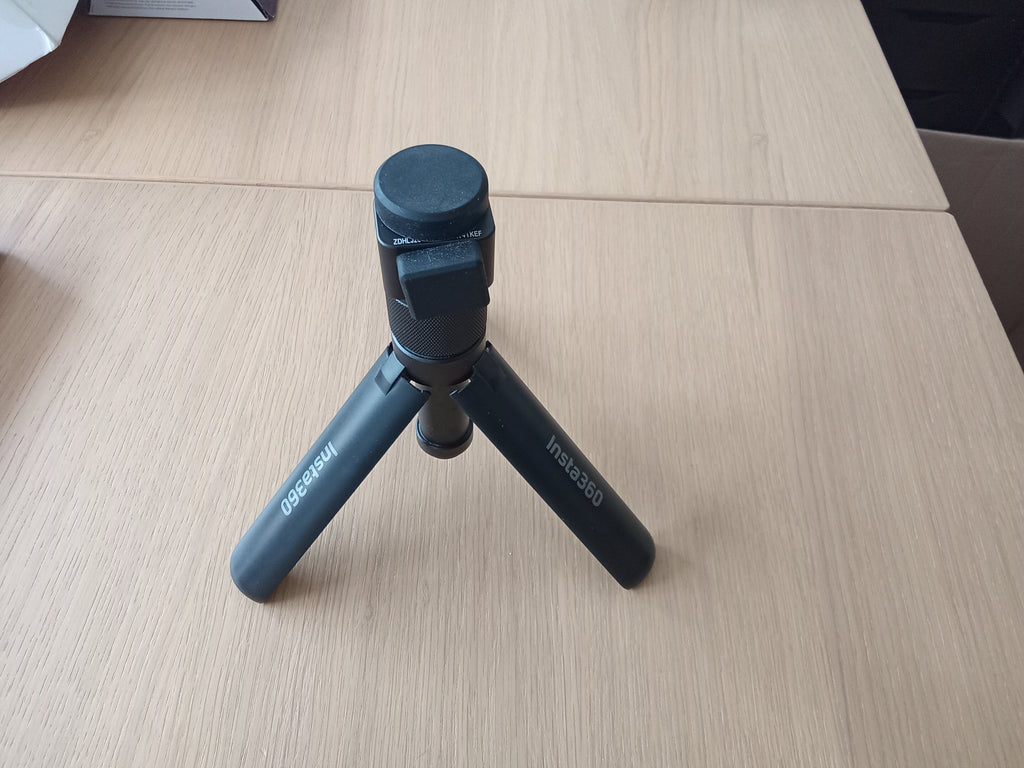 Insta360 Selfie Stick Invisible 2 en 1 GRADO A