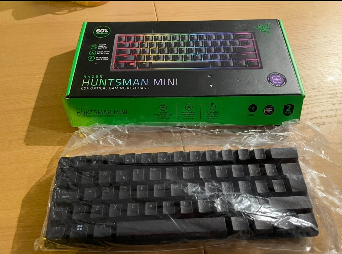Razer Huntsman Mini (Purple Switch) GRADO A